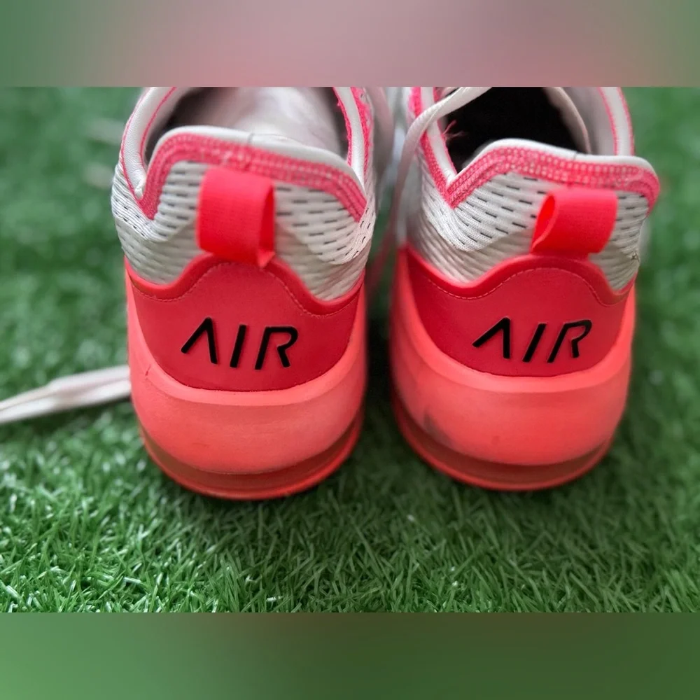 Nike excellent preowned